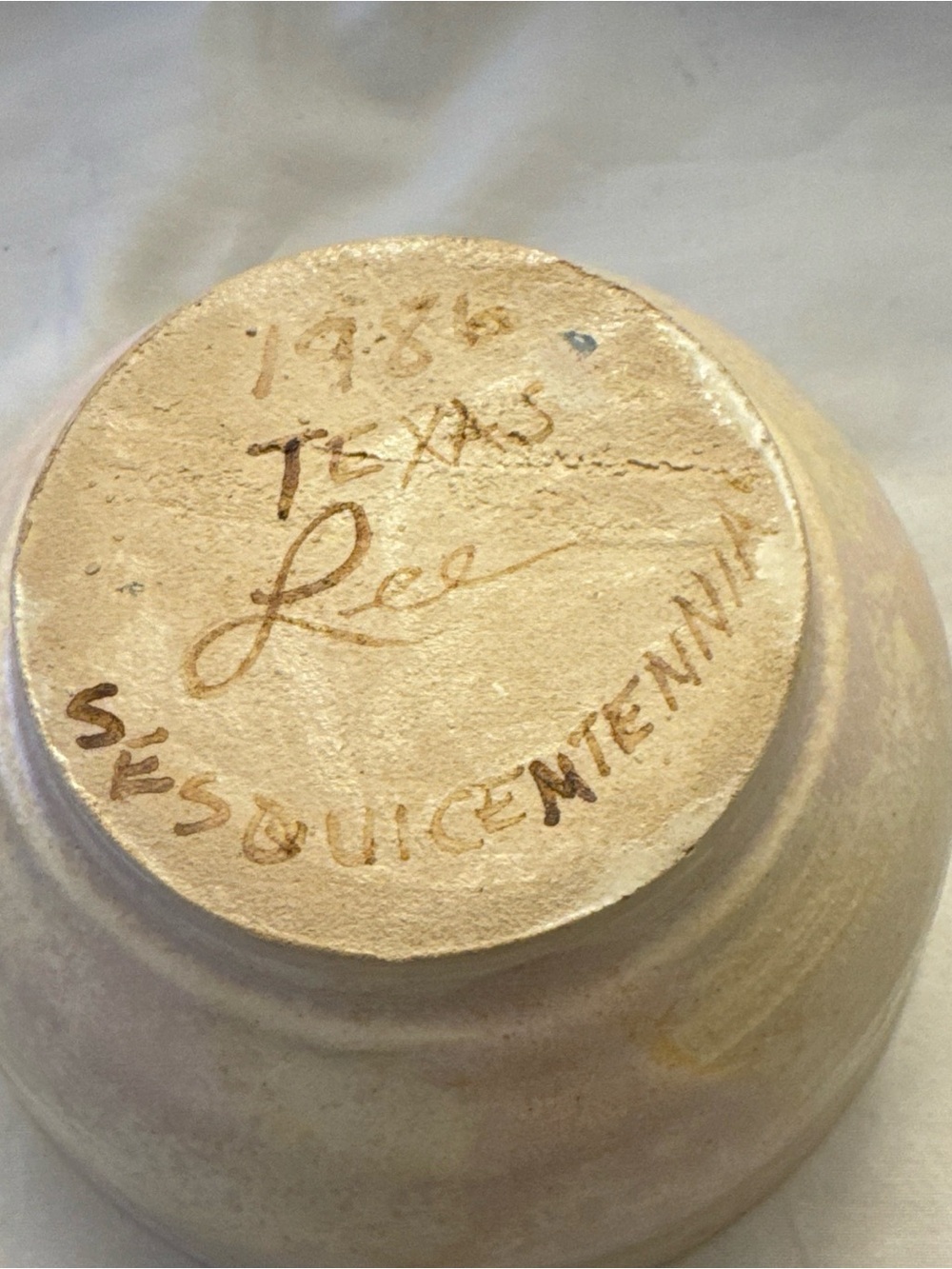 1986 Texas Sesquicentennial Ceramic Small Bowl Signed “Lee” 5”x 2.5” Sponge